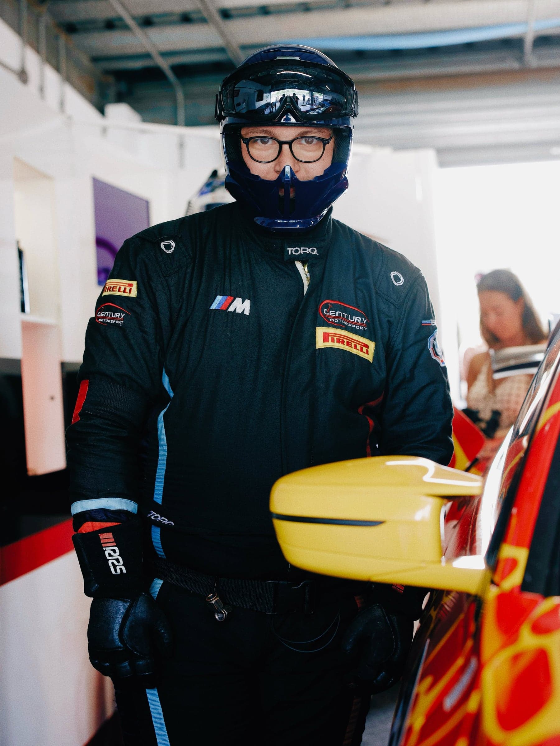 Mechanic wear customer example 01.