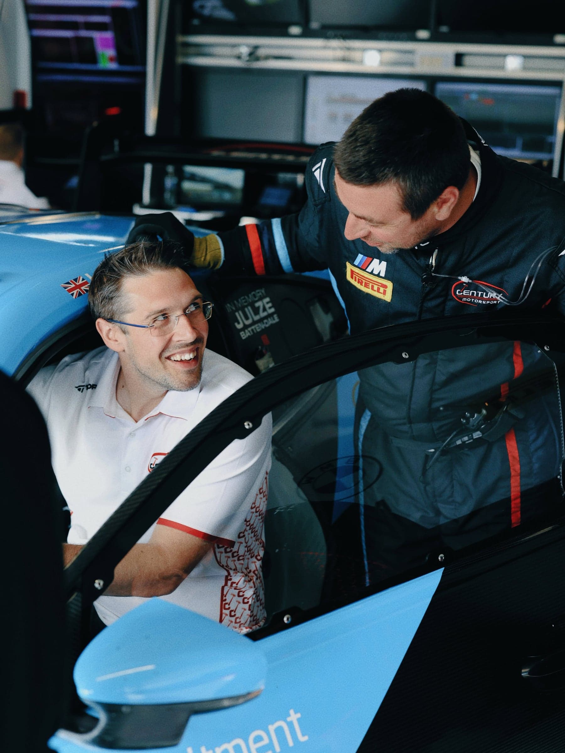 Mechanic wear customer example 03.